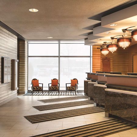 Coast Edmonton Plaza Hotel By Apa Εξωτερικό φωτογραφία