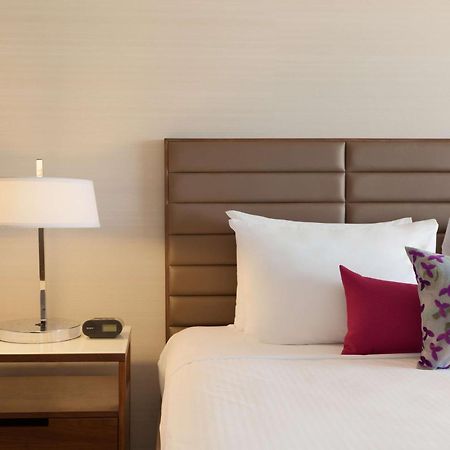 Coast Edmonton Plaza Hotel By Apa Εξωτερικό φωτογραφία