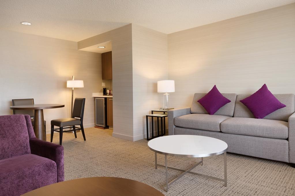 Coast Edmonton Plaza Hotel By Apa Δωμάτιο φωτογραφία