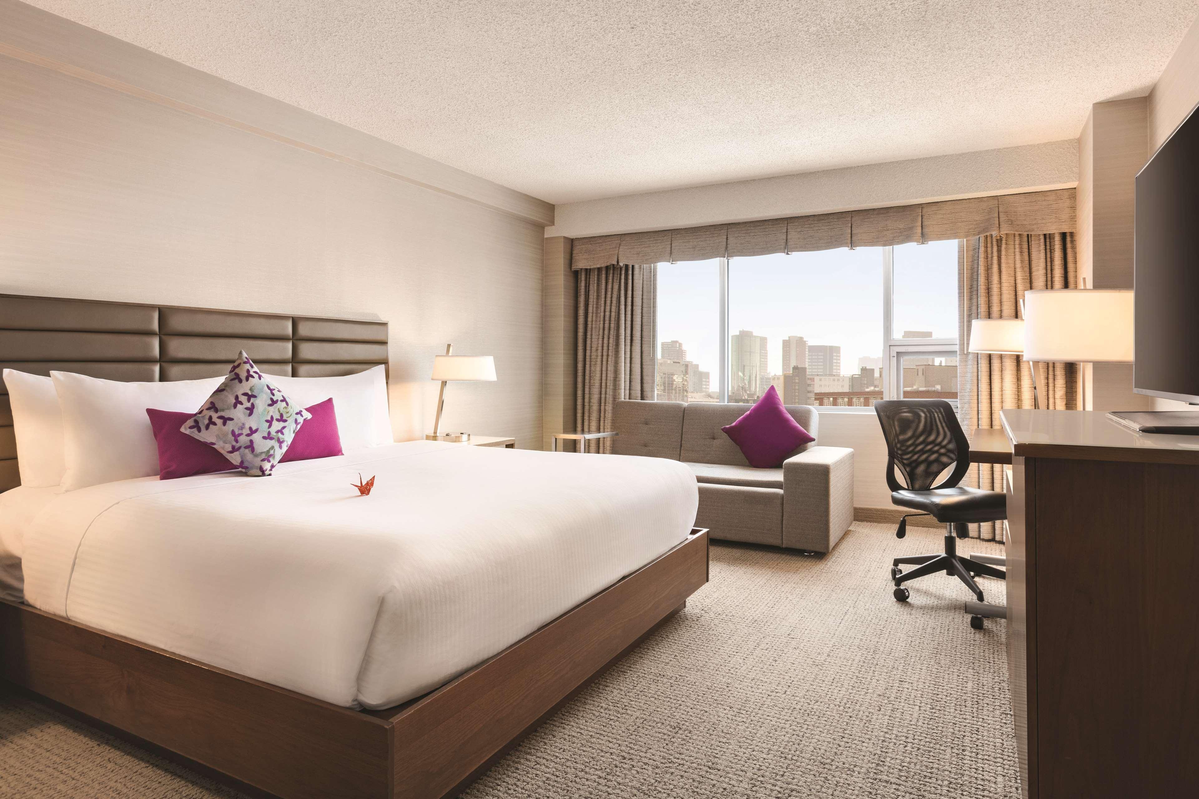 Coast Edmonton Plaza Hotel By Apa Εξωτερικό φωτογραφία
