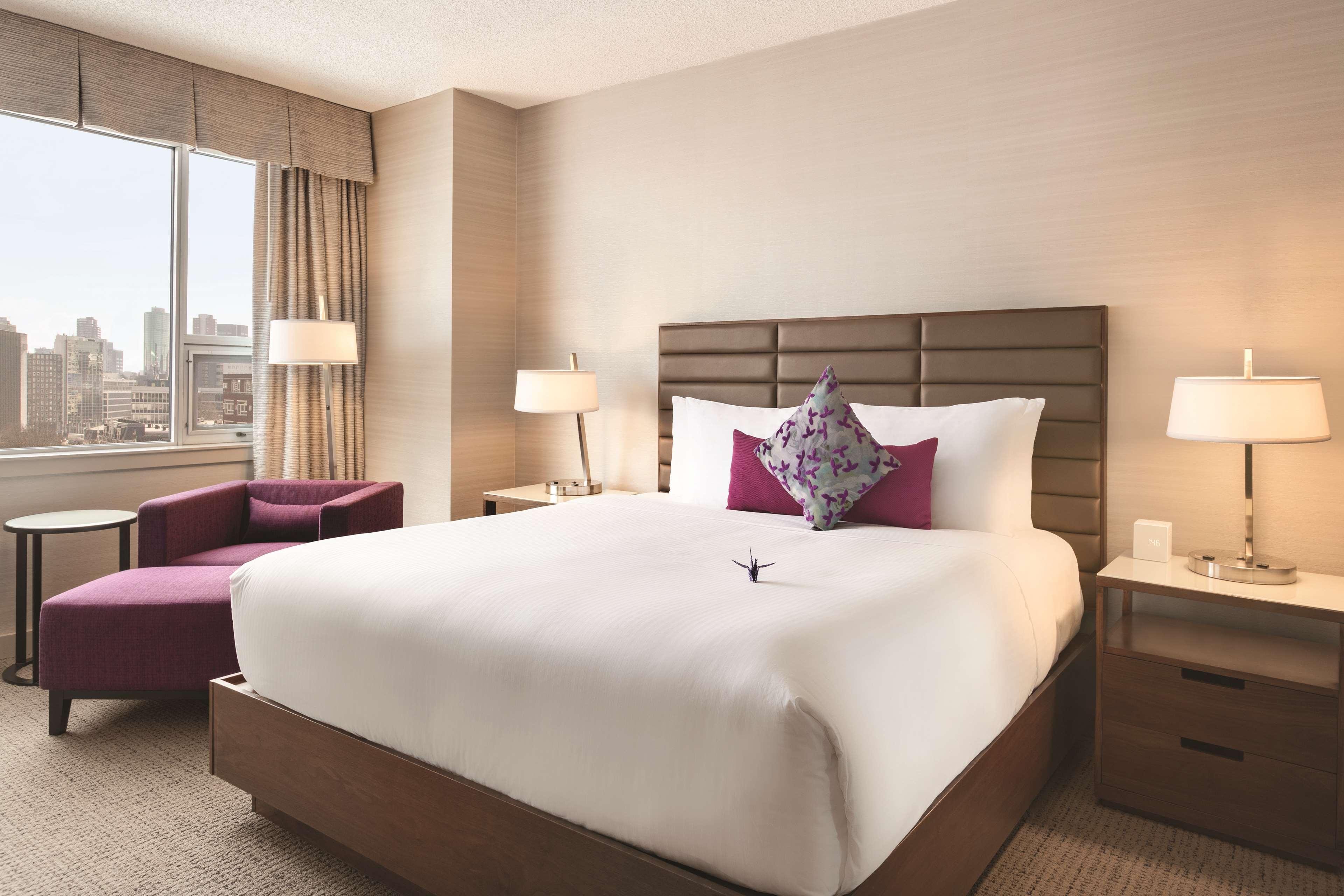Coast Edmonton Plaza Hotel By Apa Εξωτερικό φωτογραφία