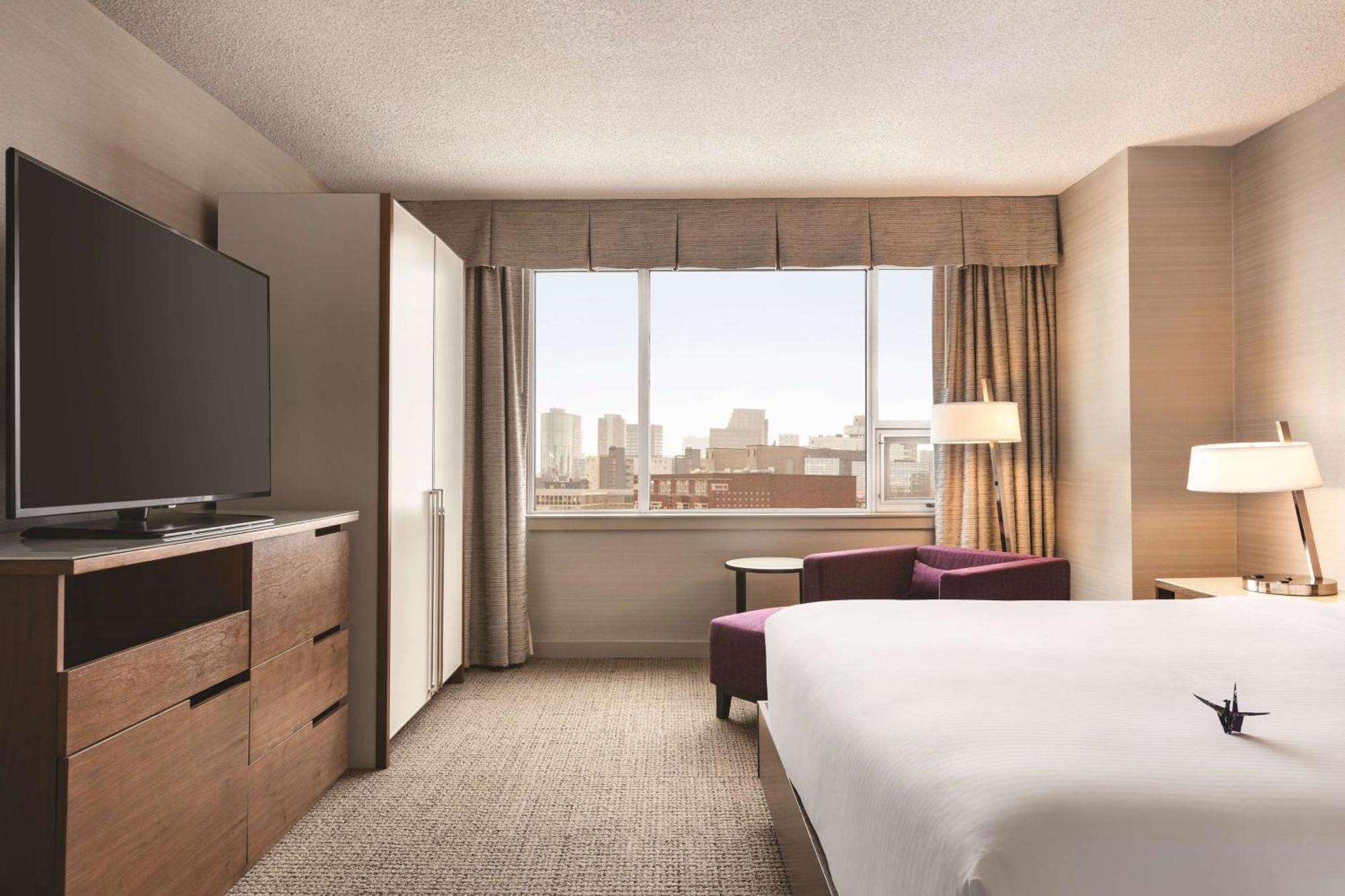 Coast Edmonton Plaza Hotel By Apa Εξωτερικό φωτογραφία