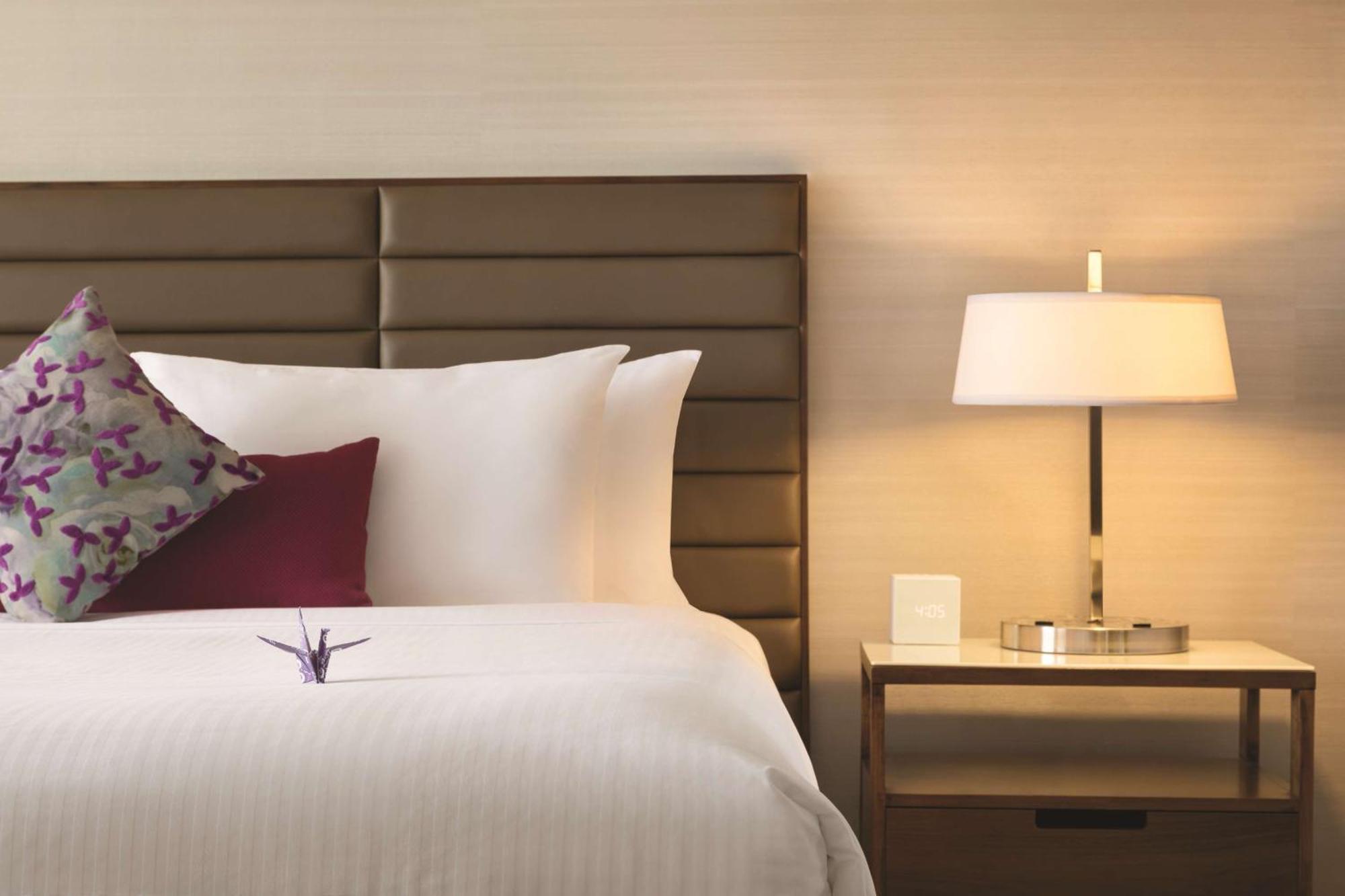 Coast Edmonton Plaza Hotel By Apa Εξωτερικό φωτογραφία