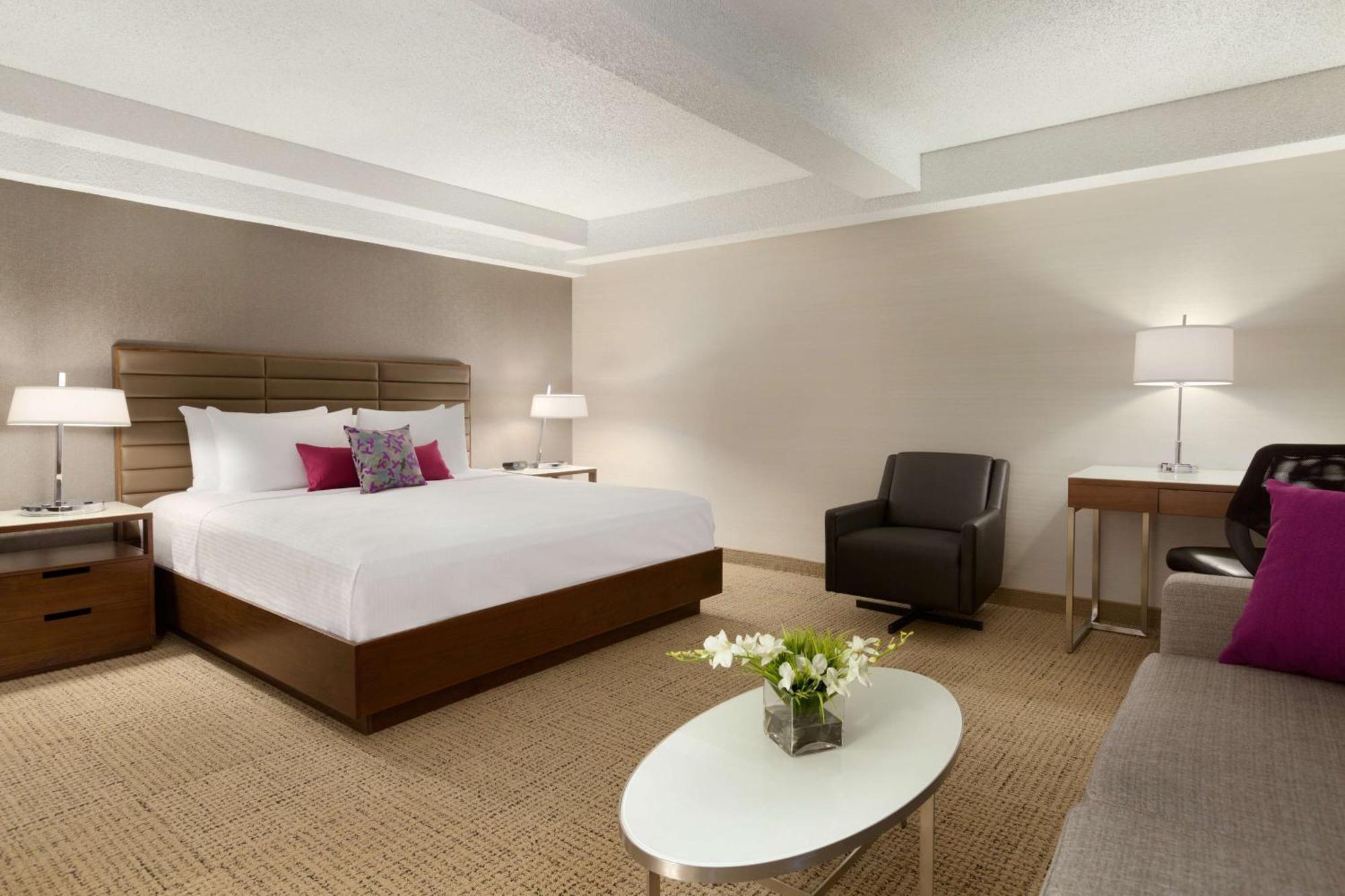 Coast Edmonton Plaza Hotel By Apa Εξωτερικό φωτογραφία
