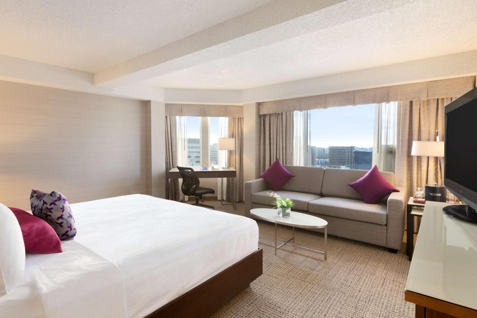 Coast Edmonton Plaza Hotel By Apa Εξωτερικό φωτογραφία