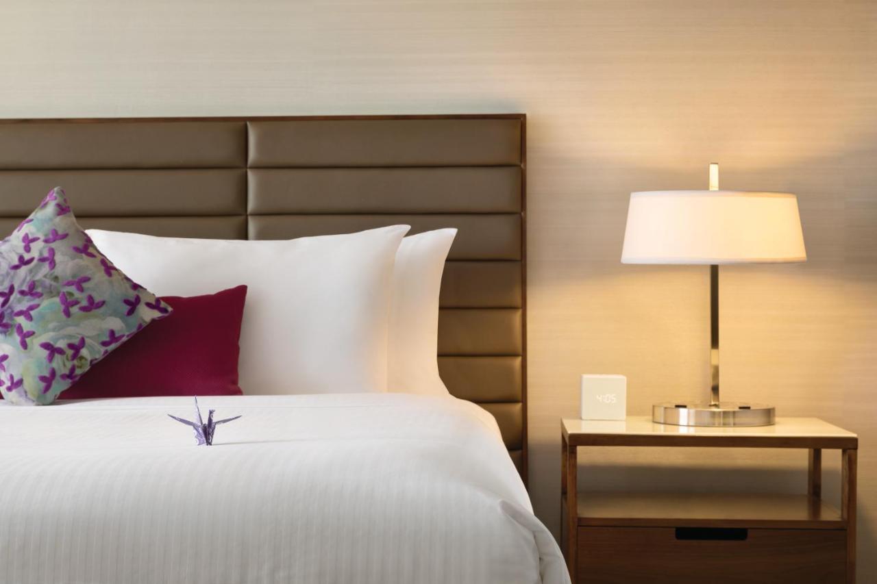 Coast Edmonton Plaza Hotel By Apa Εξωτερικό φωτογραφία