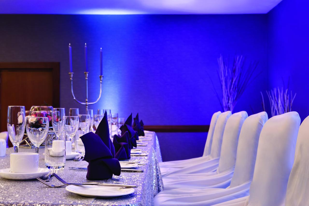 Coast Edmonton Plaza Hotel By Apa Εξωτερικό φωτογραφία