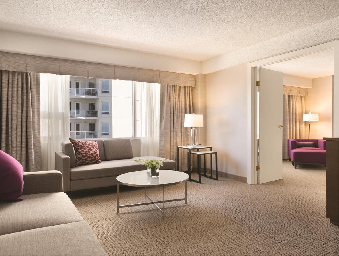 Coast Edmonton Plaza Hotel By Apa Εξωτερικό φωτογραφία