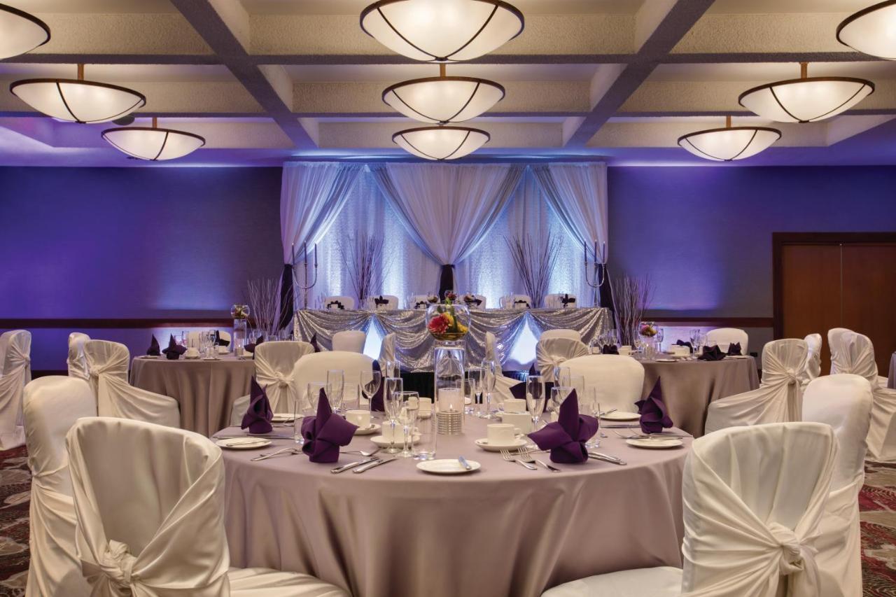 Coast Edmonton Plaza Hotel By Apa Εξωτερικό φωτογραφία
