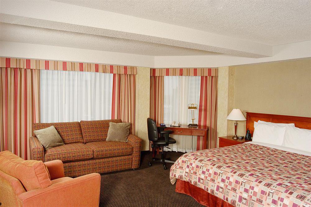 Coast Edmonton Plaza Hotel By Apa Δωμάτιο φωτογραφία